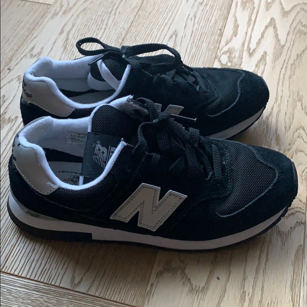 New Balance - Picture 2 of 5